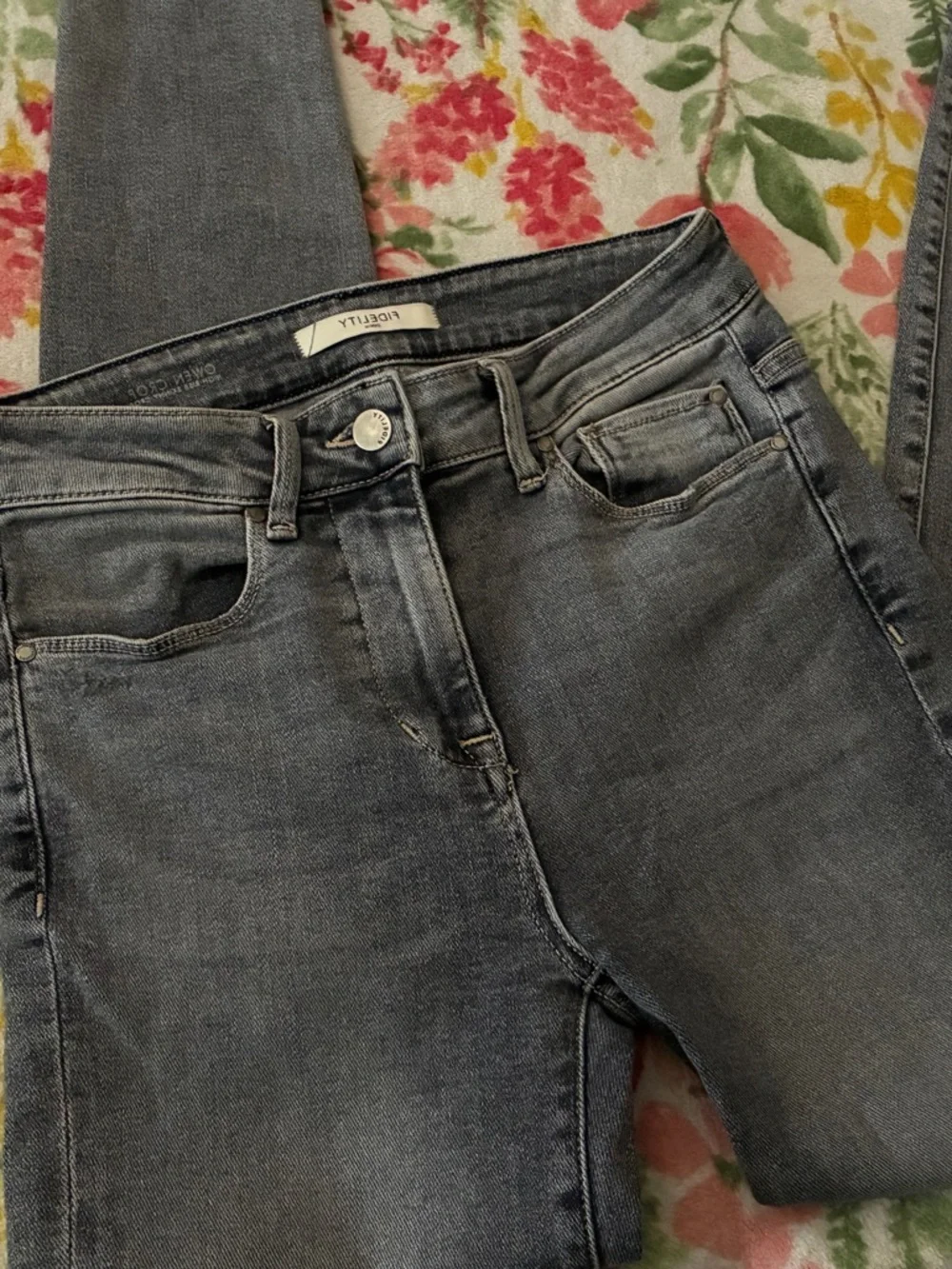 πFidelity Women's Gray High-Rise Slim π Jeans ππΊπ - Picture 3 of 8